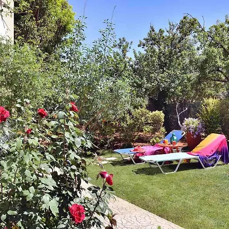 Niki House Апартаменти