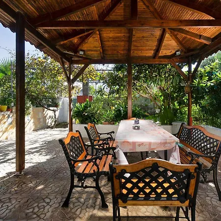 Niki House